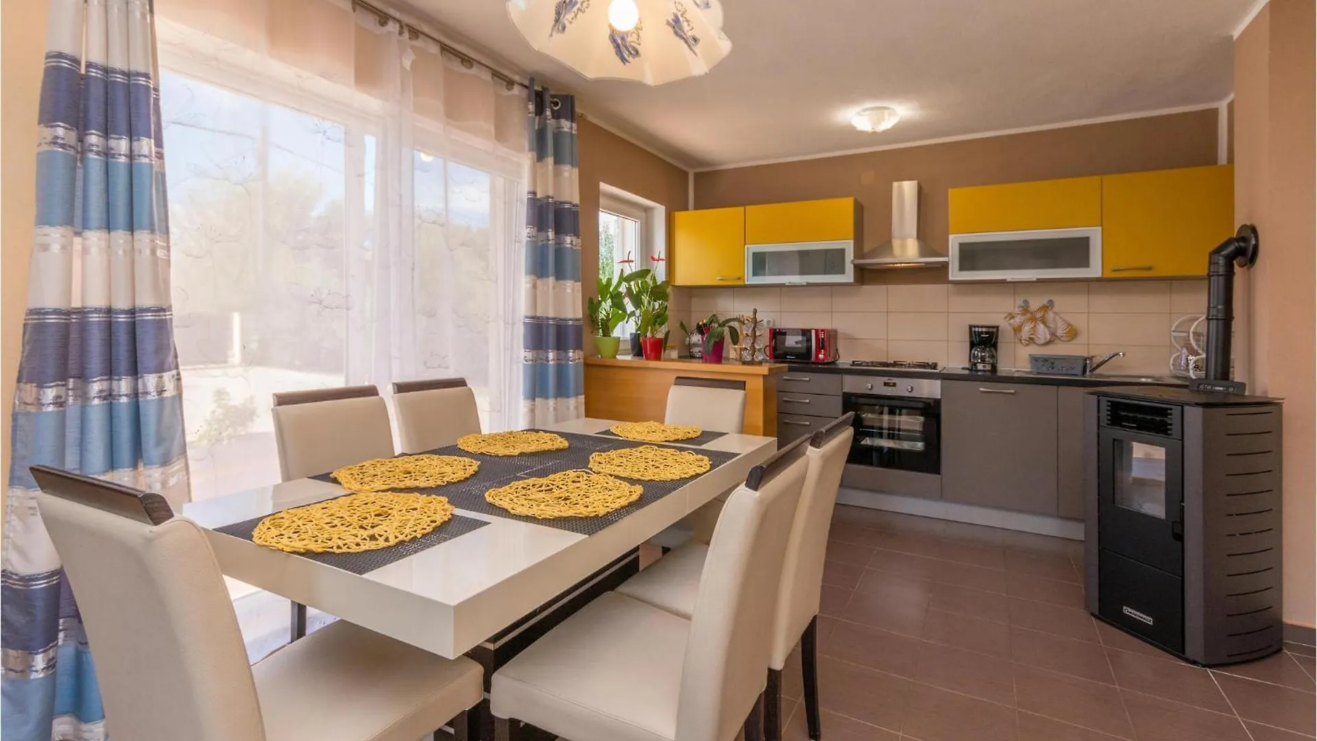 4 Bedroom Awesome Home In Pristeg 0*,