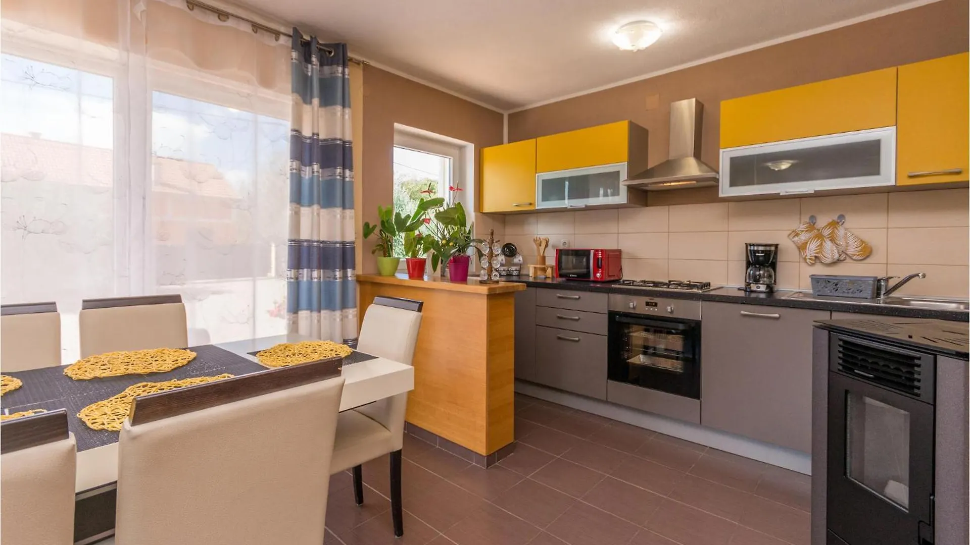 4 Bedroom Awesome Home In Pristeg Croatia