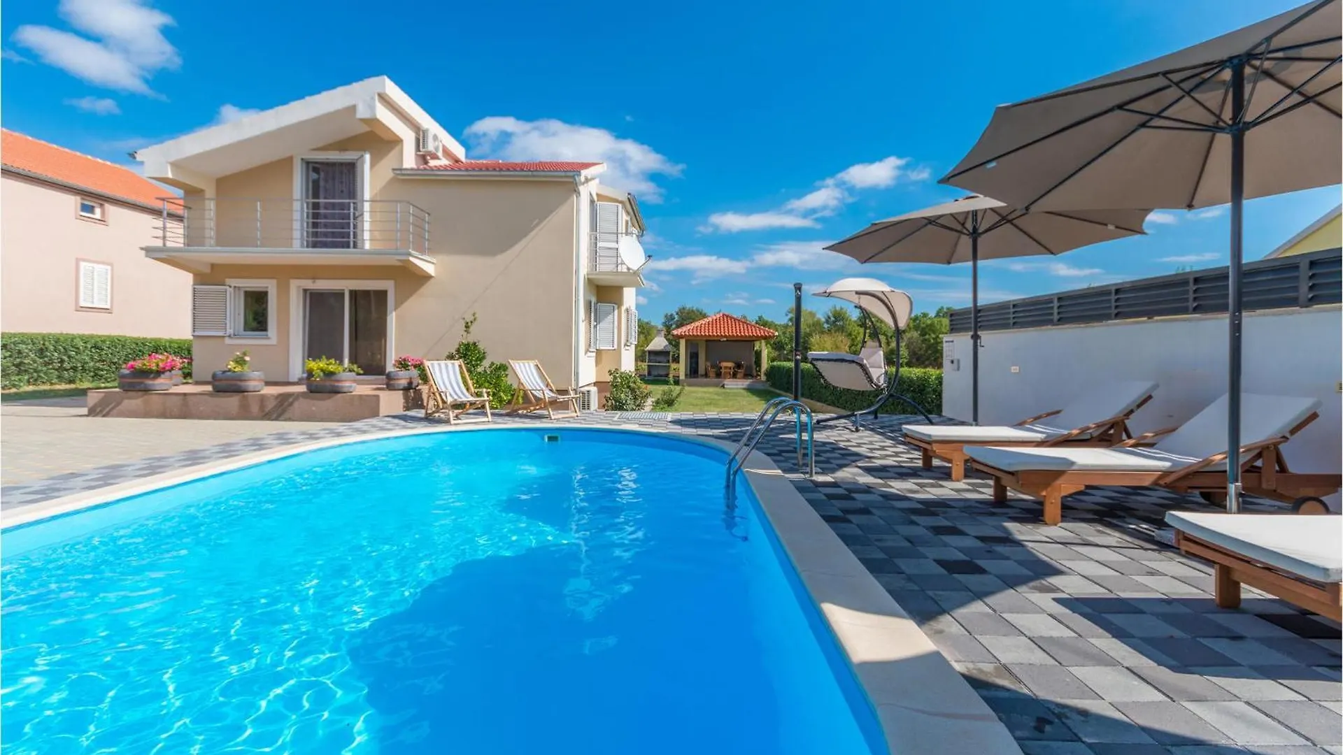 4 Bedroom Awesome Home In Pristeg