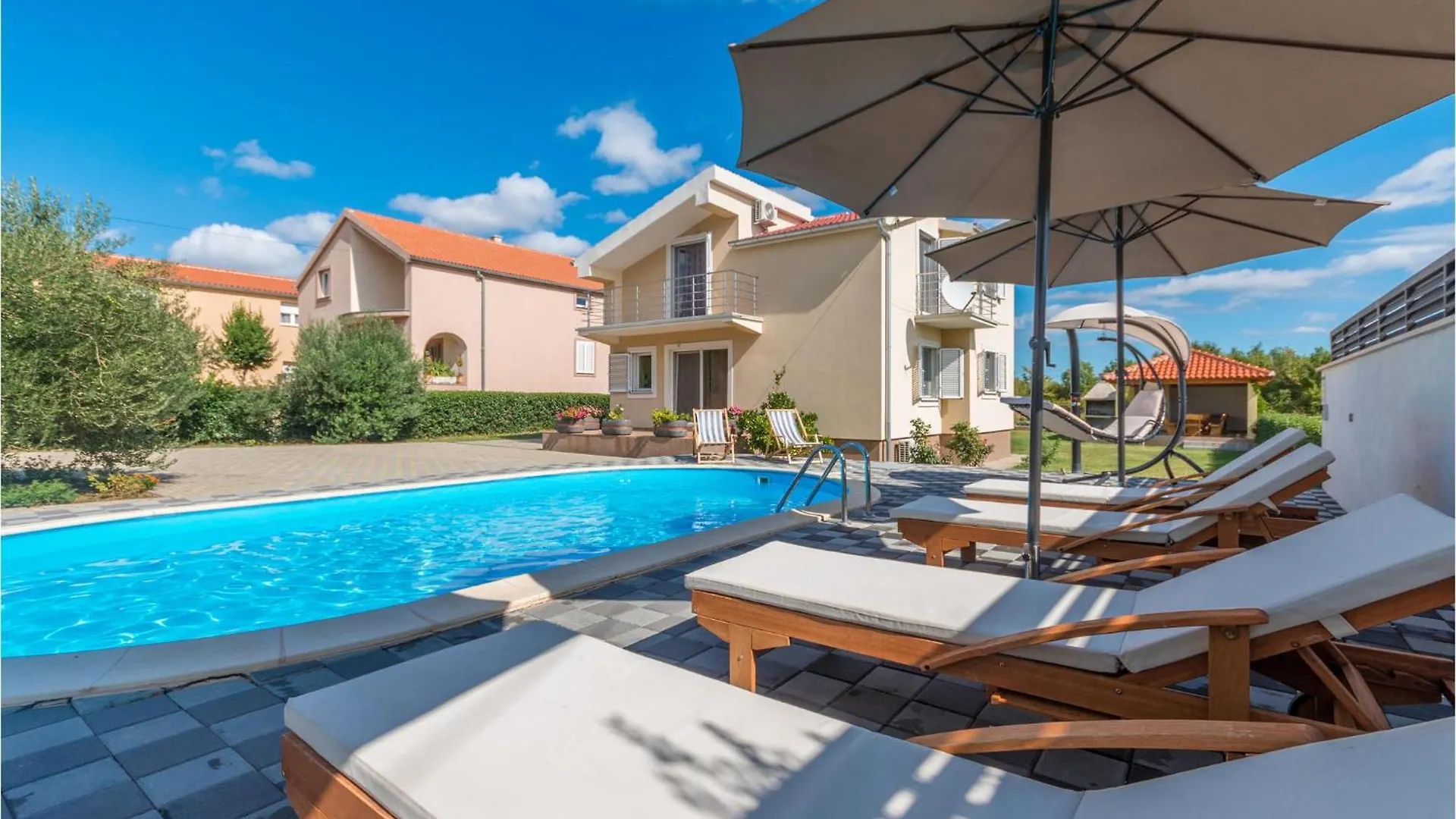 4 Bedroom Awesome Home In Pristeg