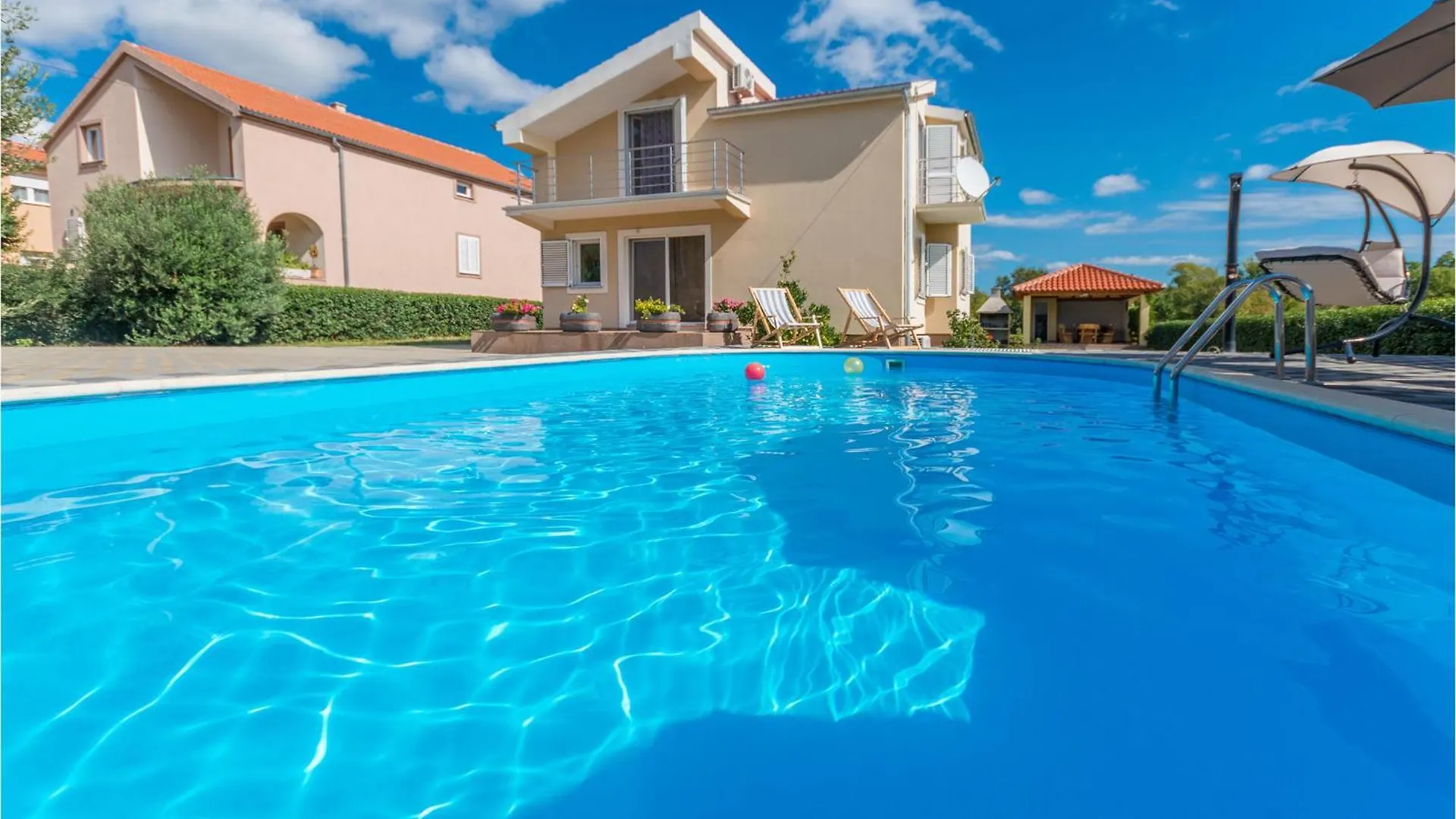 Holiday home 4 Bedroom Awesome Home In Pristeg