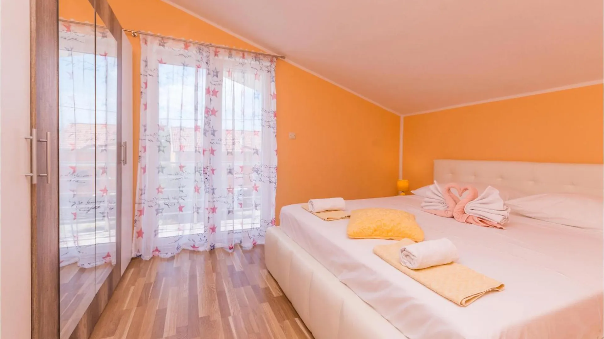 Holiday home 4 Bedroom Awesome Home In Pristeg