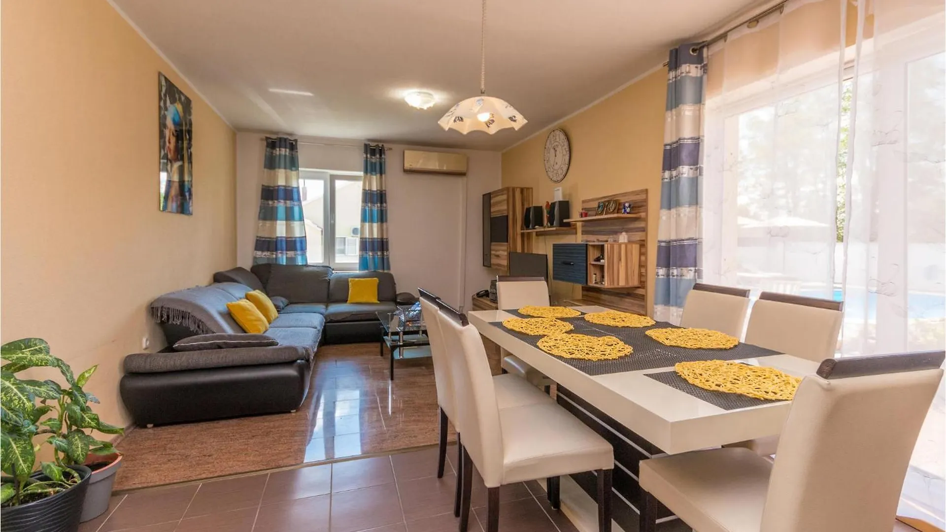 4 Bedroom Awesome Home In Pristeg 0*,